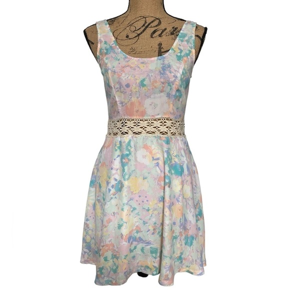 Eight Sixty Crochet Cutout Pastel Floral Sleeveless Mini Dress Women’s Medium - Picture 1 of 14